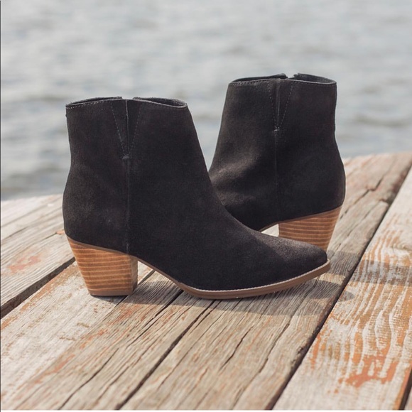 Black Suede Leather Pointy Boho Chic Booties - Picture 2 of 6